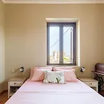 Nyaraló Mansion Of 120 M2, With High Ceilings And Big Yard *