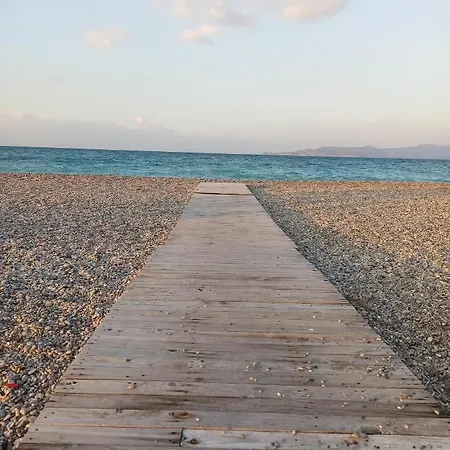 Mansion Of 120 M2, With High Ceilings And Big Yard Vakantiehuis Evangelistria (Corinthia)