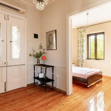 Mansion Of 120 M2, With High Ceilings And Big Yard *