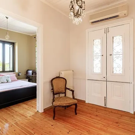 Tatil Evi Mansion Of 120 M2, With High Ceilings And Big Yard