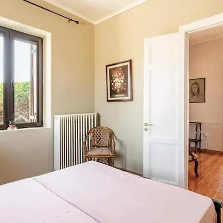 Vakantiehuis Mansion Of 120 M2, With High Ceilings And Big Yard *