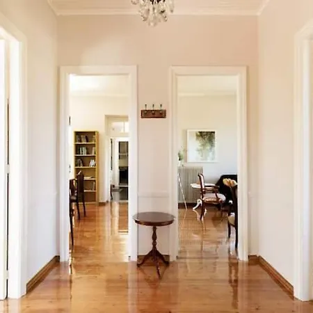 Mansion Of 120 M2, With High Ceilings And Big Yard Vakantiehuis *