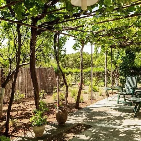 Vakantiehuis Mansion Of 120 M2, With High Ceilings And Big Yard Evangelistria (Corinthia)