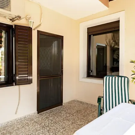 Mansion Of 120 M2, With High Ceilings And Big Yard *