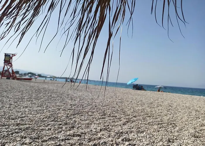 Mansion Of 120 M2, With High Ceilings And Big Yard Дом отдыха *