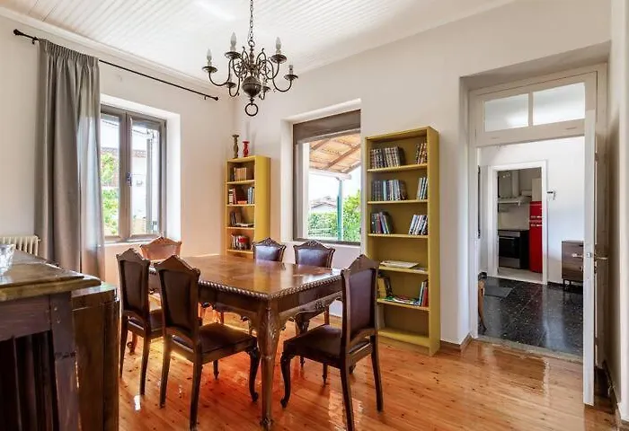 Mansion Of 120 M2, With High Ceilings And Big Yard