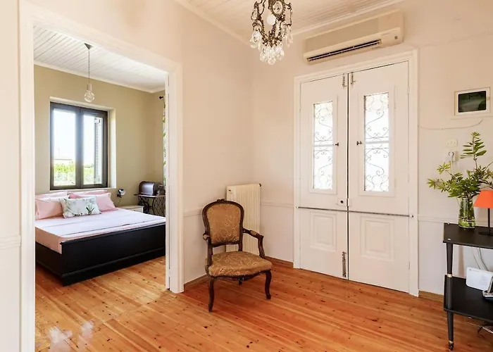 Ferienhaus Mansion Of 120 M2, With High Ceilings And Big Yard