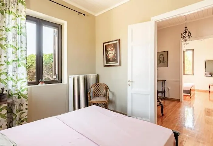 Holiday home Mansion Of 120 M2, With High Ceilings And Big Yard *