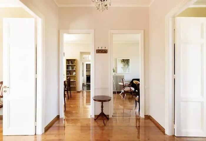 Mansion Of 120 M2, With High Ceilings And Big Yard Ferienhaus *