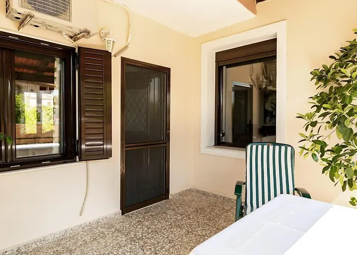 Mansion Of 120 M2, With High Ceilings And Big Yard *