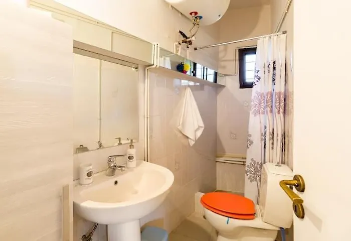 Дом отдыха Mansion Of 120 M2, With High Ceilings And Big Yard Evangelistria (Corinthia)