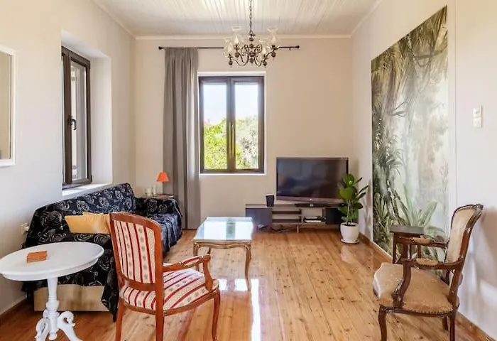 Holiday home Mansion Of 120 M2, With High Ceilings And Big Yard *